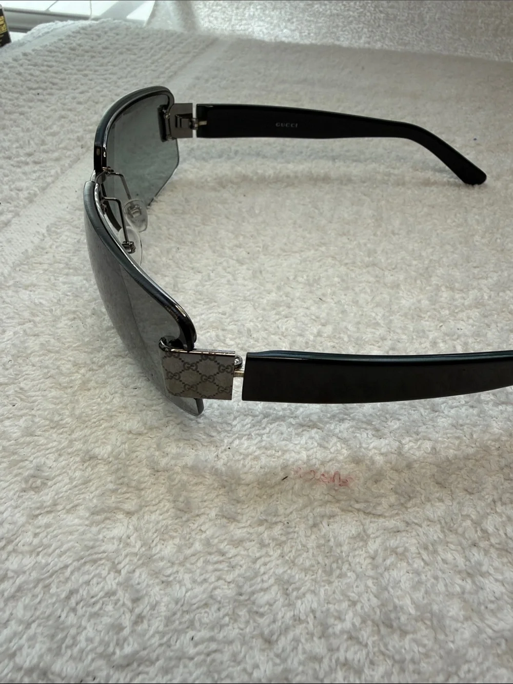 Gucci GG1797 Unisex Rimless Sunglasses in Black and Gray Gradient